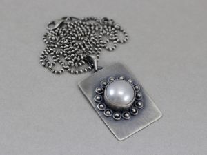 biżuteria autorska chileart perła w srebrze kwiat wisior łańcuszek srebro oksydowane
